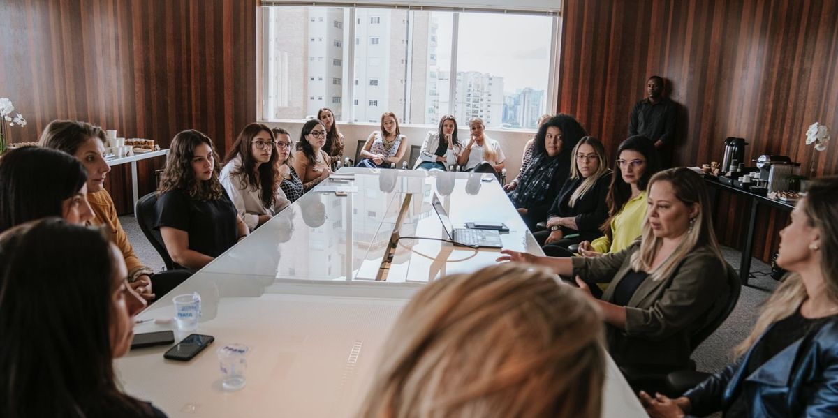 Play Key Roles Women play a key role in IT!👩🏻💻 - PowerToFly